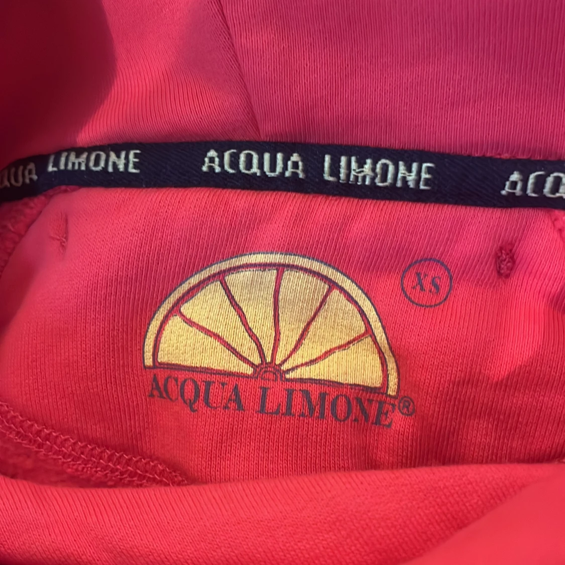 Röd hoodie från Acqua Limone XS - 2