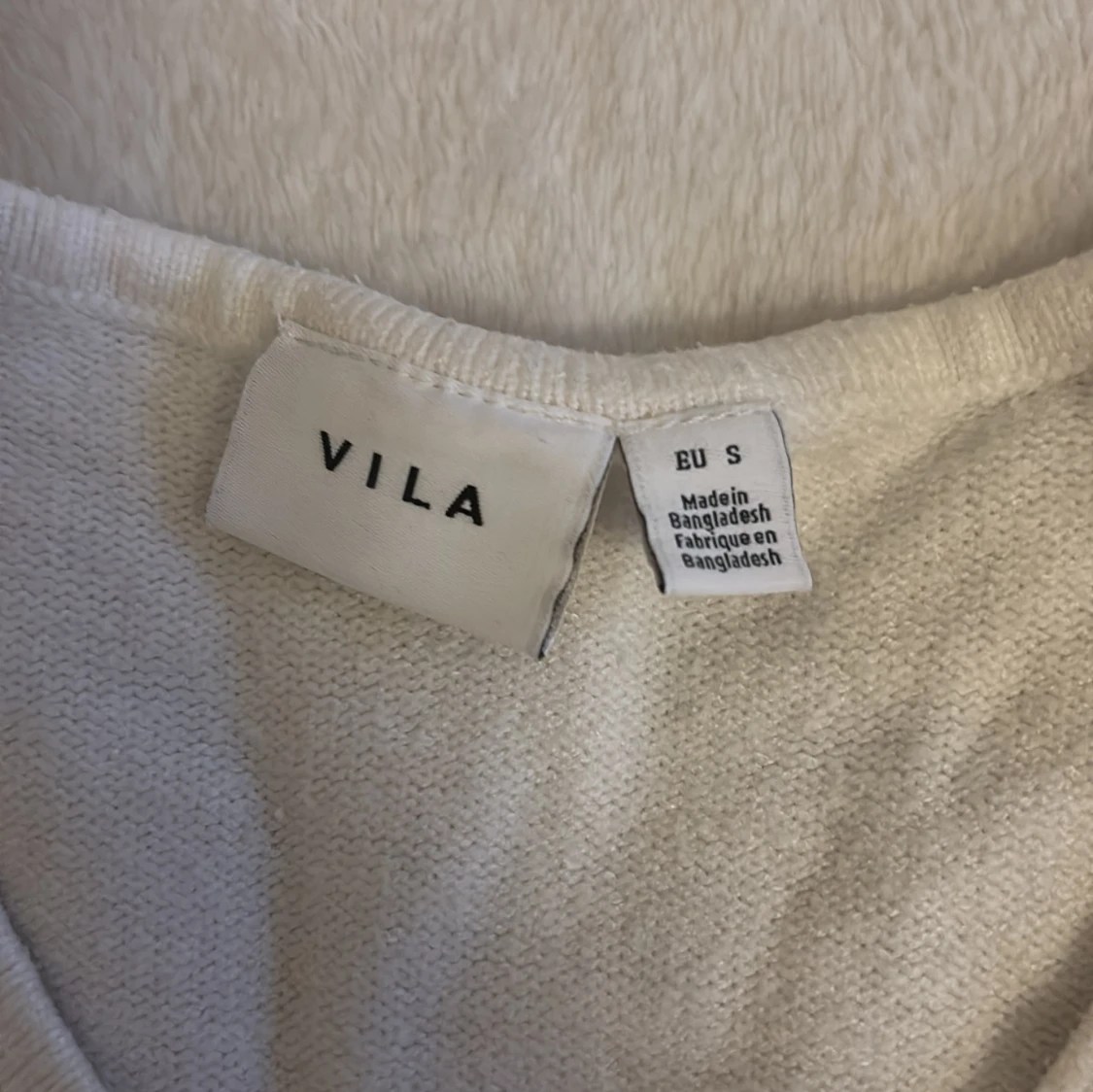 Vit v-ringad stickad tröja från Vila - 1