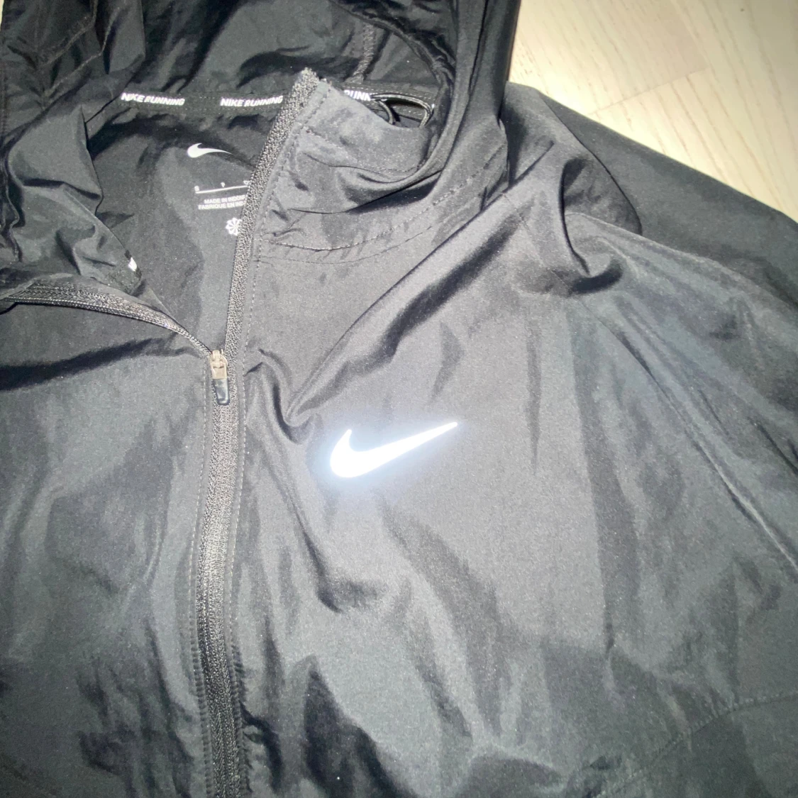 Svart Nike vindjacka med huva - 2