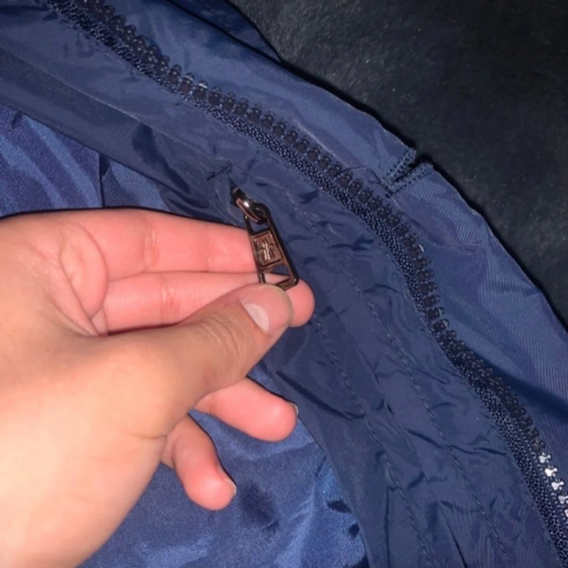 Mörkblå vindjacka från Moncler - 4