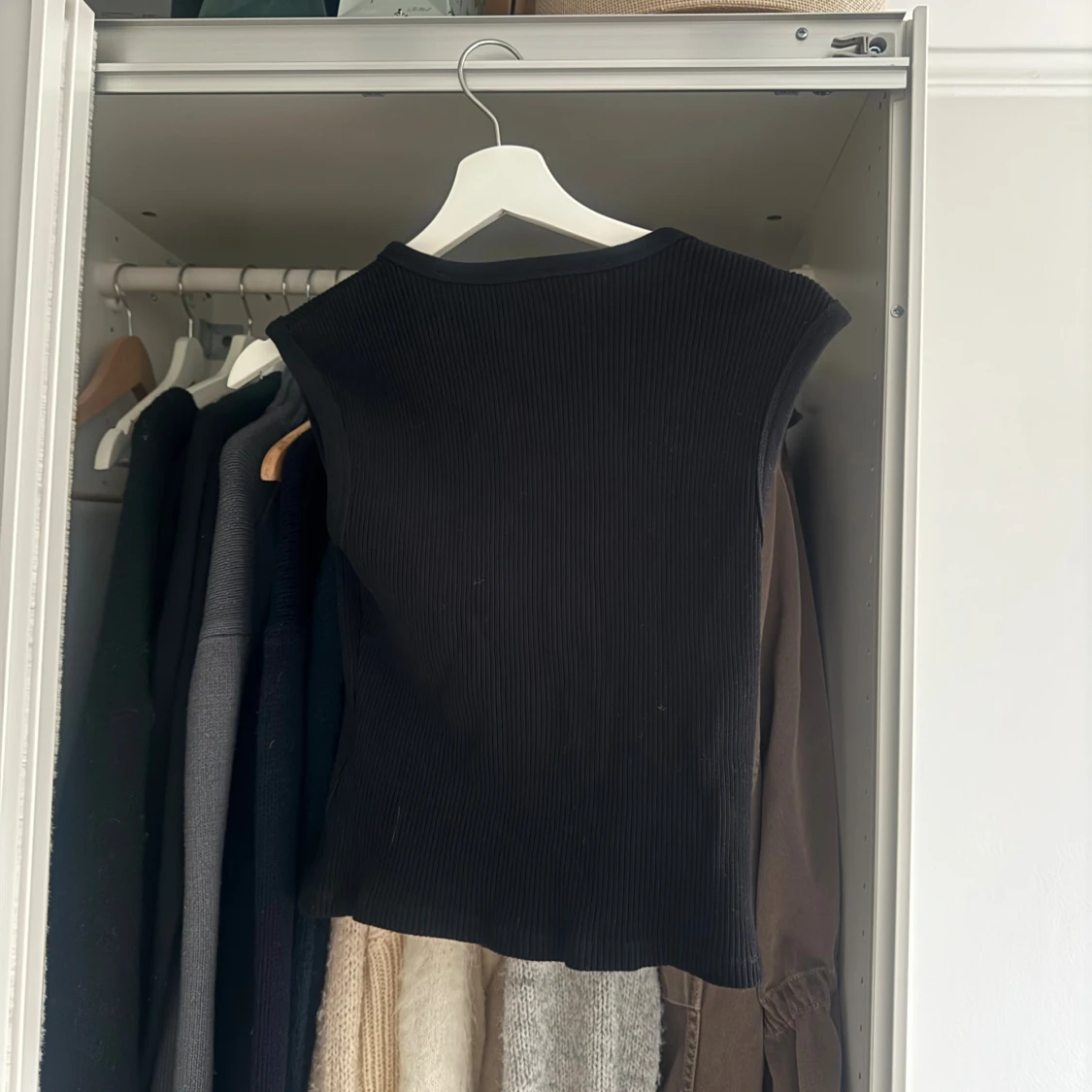 Svart ribbad  linnetopp H&M - 4