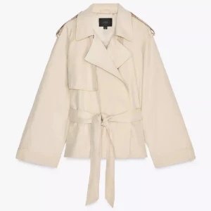Zara trenchcoat  - Så fin🤩 köpt på Plick, passar perfekt på mig som bär S. Är dock storlek M.