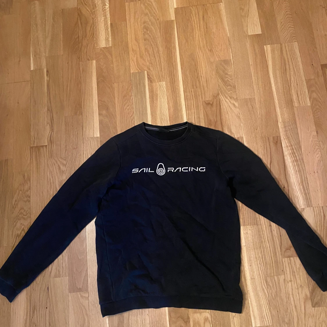 Svart Sail Racing sweatshirt
