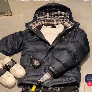 Söker jacka från Tommy Hilfiger  - Söker denna jacka från Tommy Hilfiger, om någon har en eller känner någon som har en skriv till mig. Helt slutsålt online, här är enda länken https://www.amazon.co.uk/dp/B007VAX63K?tag=camelweb-21&linkCode=ogi&th=1&language=en_GB&psc=1