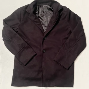 Svart rock - En riktig snygg svart rock. Stl M, inga skador