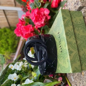 Svart  skärp med GG-spänne - Hej vill sälja min bälte som jag ej använt 