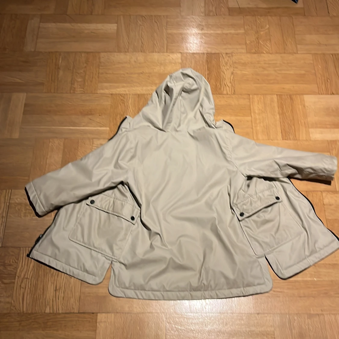 Beige vindjacka med huva från Zara - 2