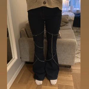 As coola jeans  - Unika mörkblå jeans!! Så snygga perfekt till topp eller tjocktröja💙💙💙nypris runt 600 tror jag