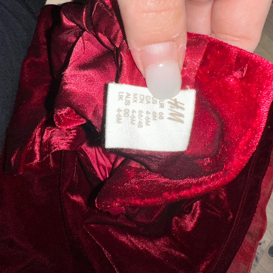 Vinröd sammetsklänning från H&M julklänning  - 3