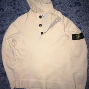 Stine Island varm ulltröja  - Väldigt varm ulltröja. Storlek S