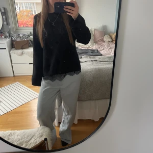 Kostymbyxor  - Vida kostymbyxor från zara med lappen kvar, alldeles för stora på mig så inte helt rättvisa bilder❤️