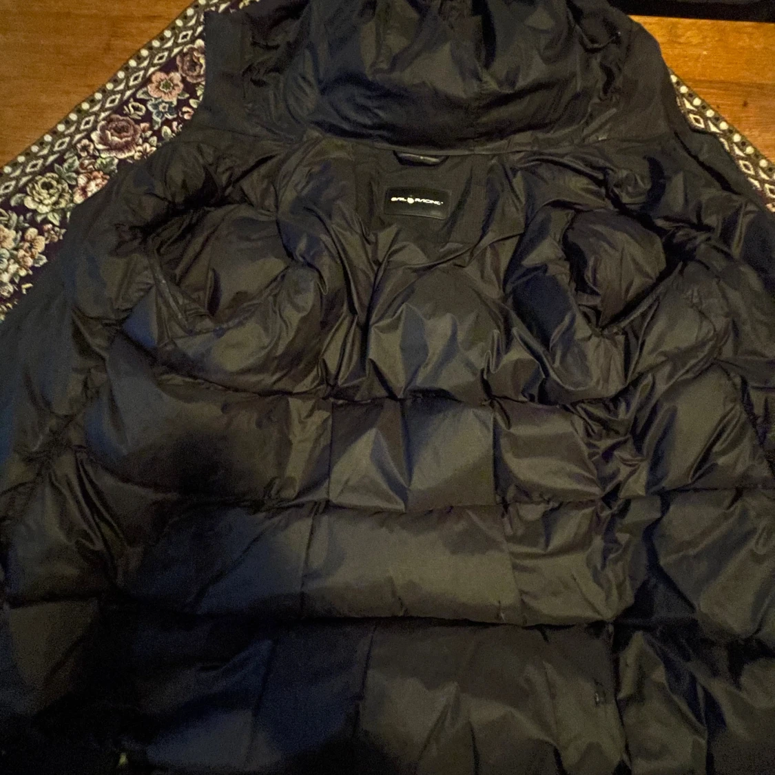 Svart pufferjacka från Sail Racing