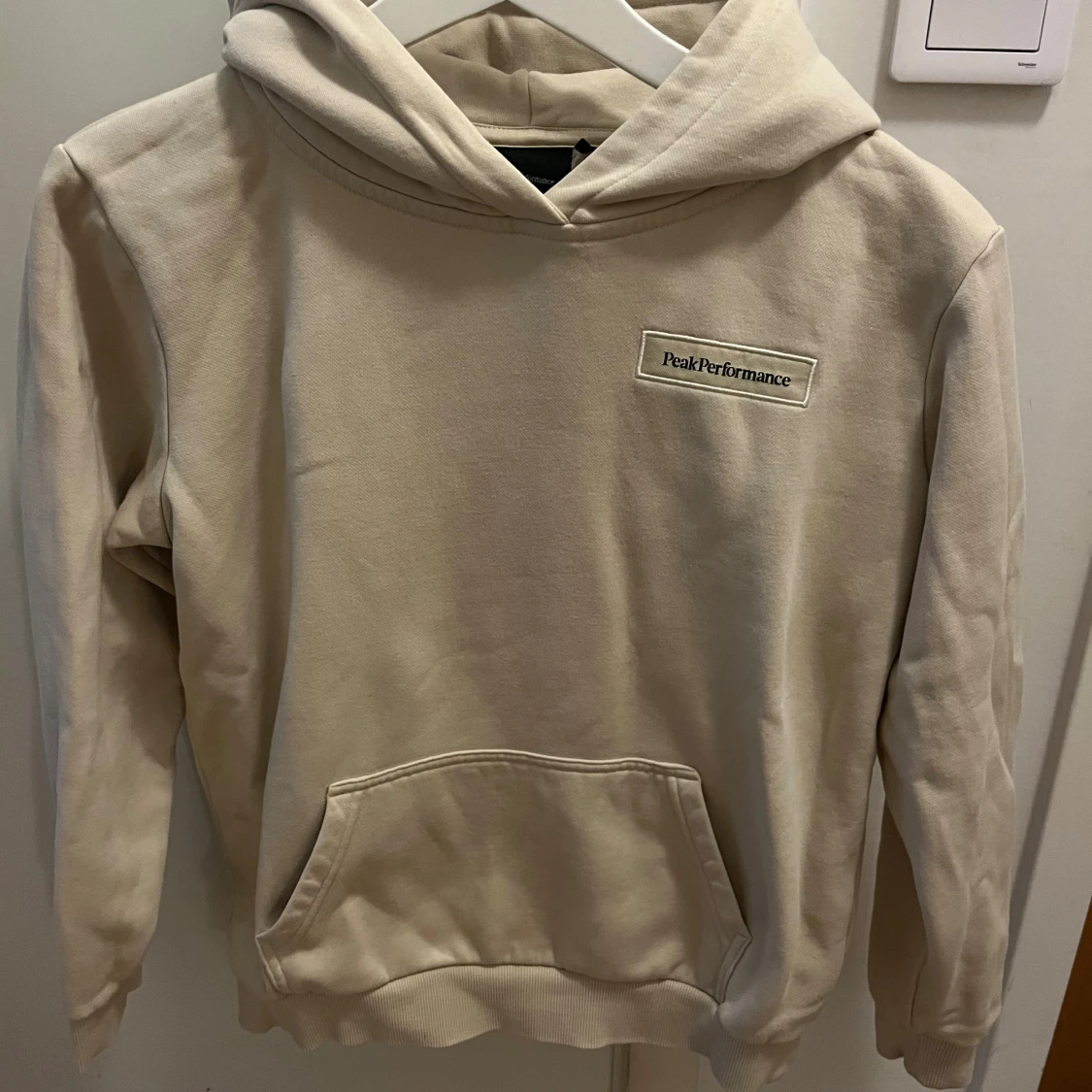 Beige hoodie från Peak Performance, 160