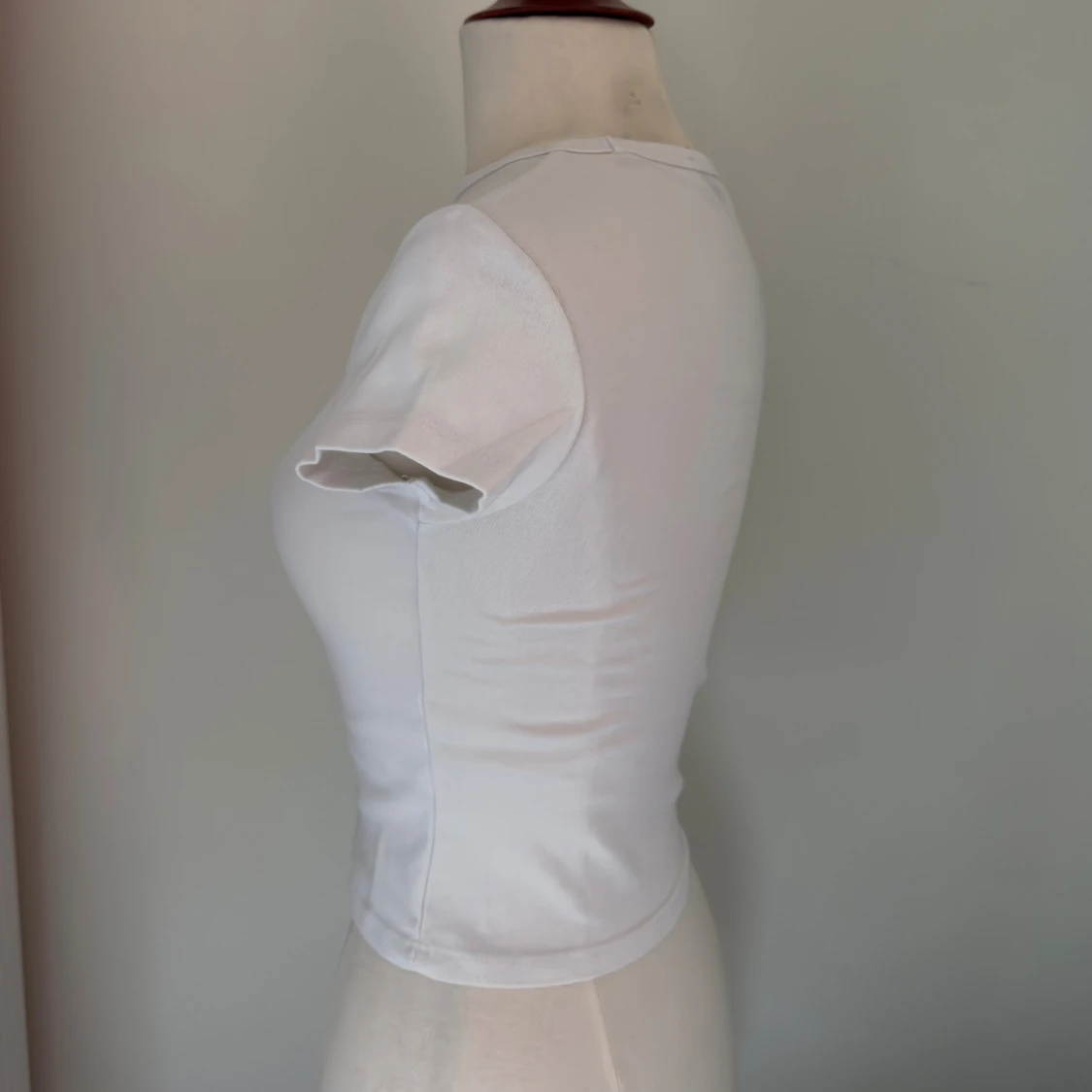 Vit croppad topp med tryck - 1