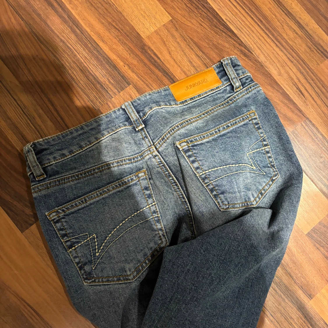 Blå bootcut jeans från Junkyard XS