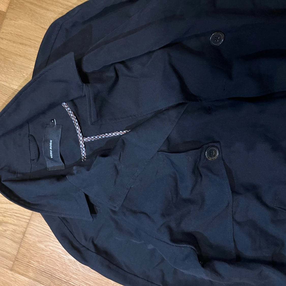 Svart trenchcoat från Vero Moda - 3