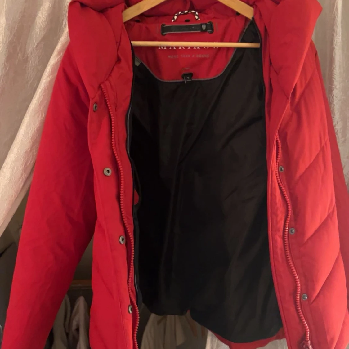 Röd pufferjacka från Marikoo - 3