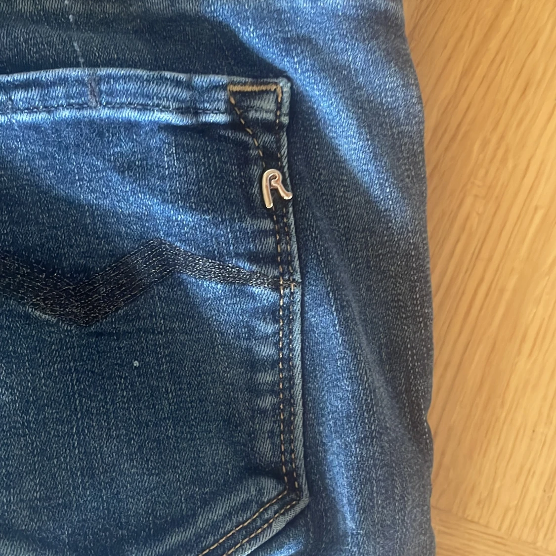 Blå bootcut jeans från Replay