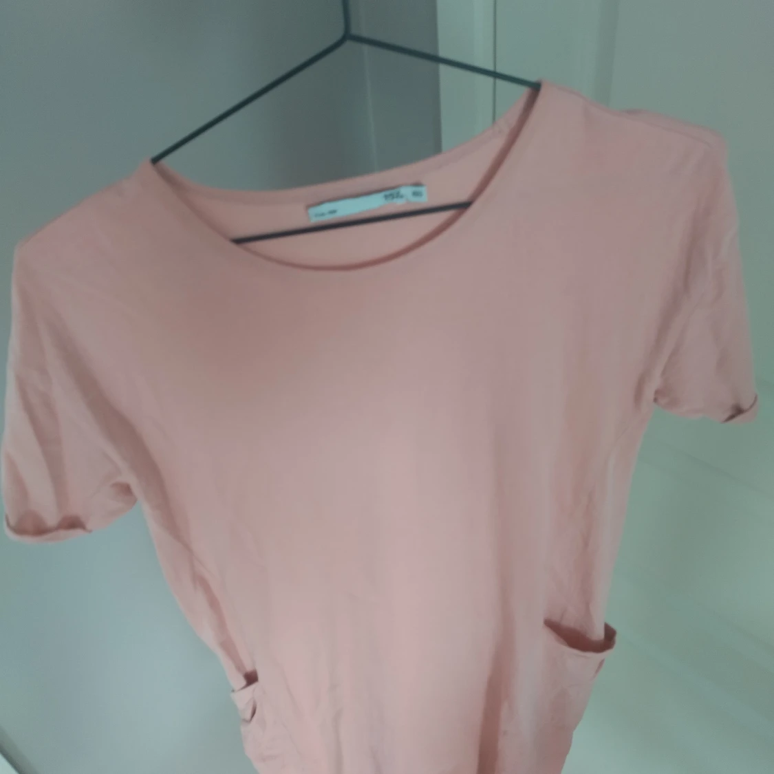 Ljusrosa t-shirtklänning från 157