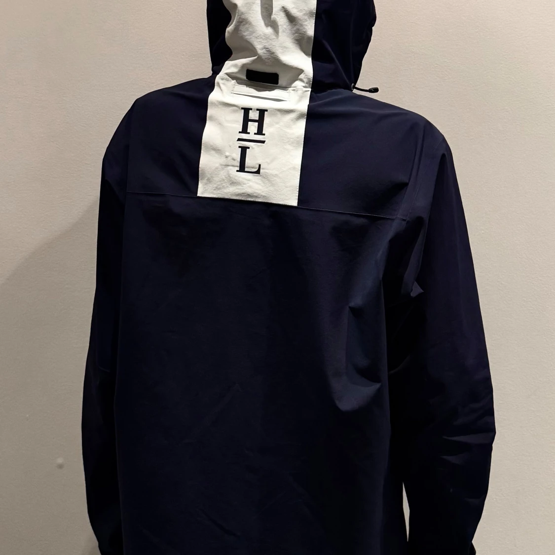 Marinblå och vit seglarjacka från Henri Lloyd - 2