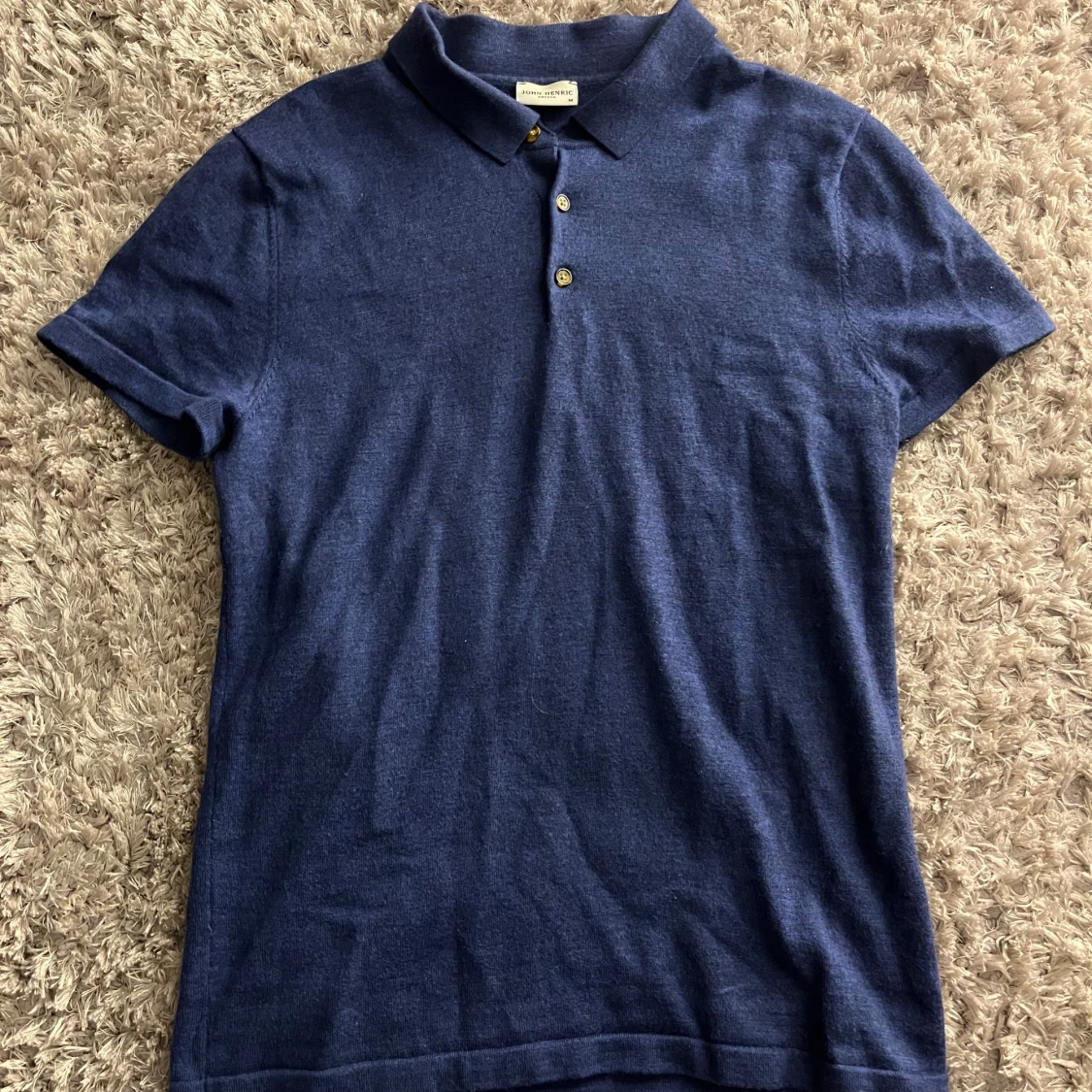 Mörkblå merinoulls piké, John Henric