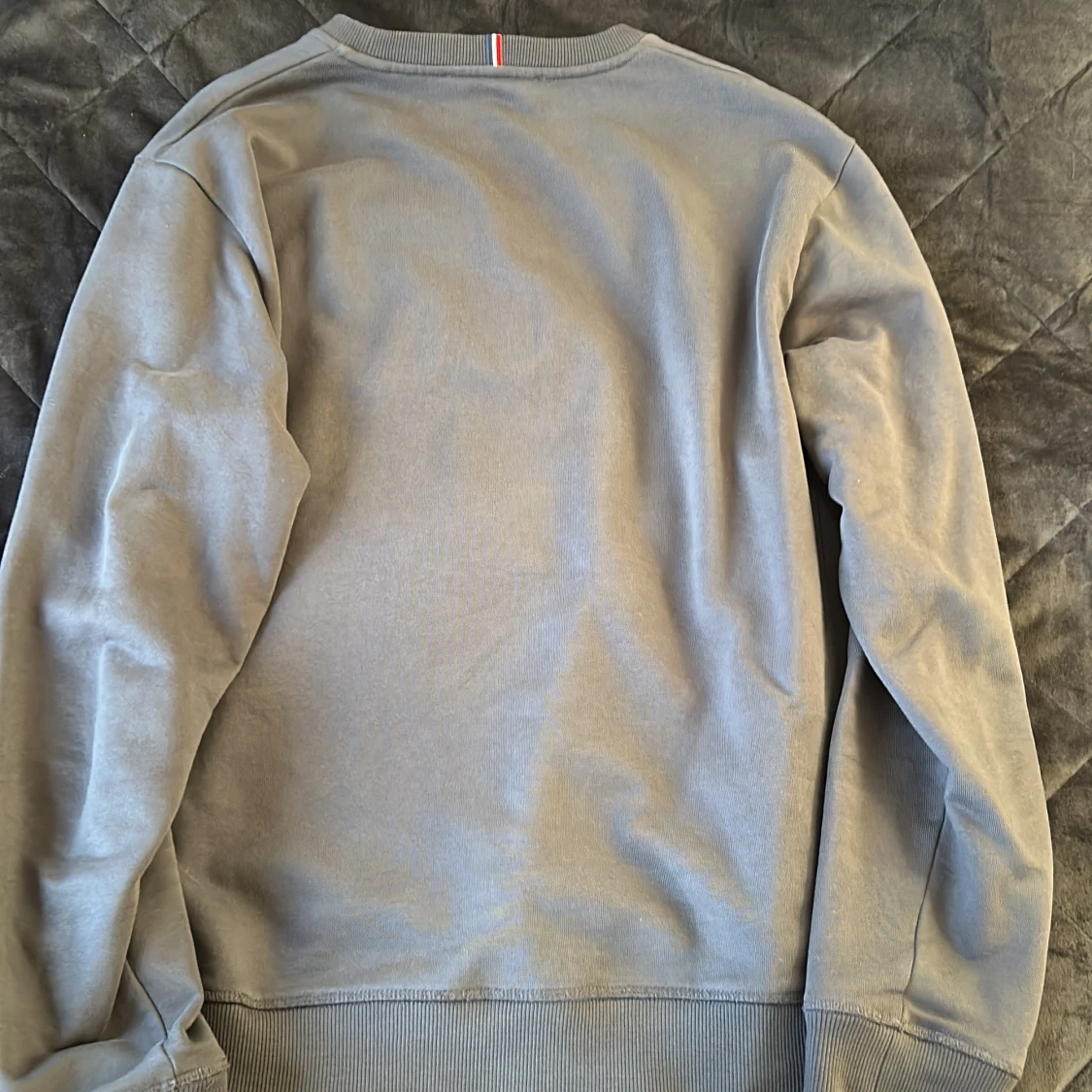 Grå sweatshirt från Les Deux - 2