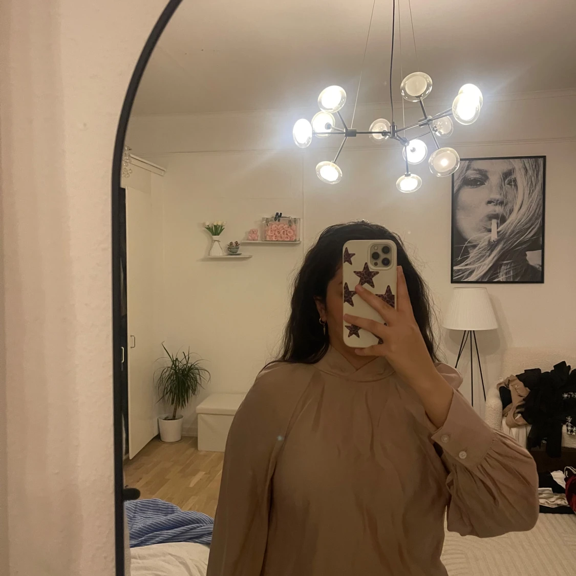 Beige blus med veckade ärmar - 1