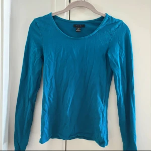 Långarmad tröja - Blå Långarmad tröja💙 endast använd nån få gång
