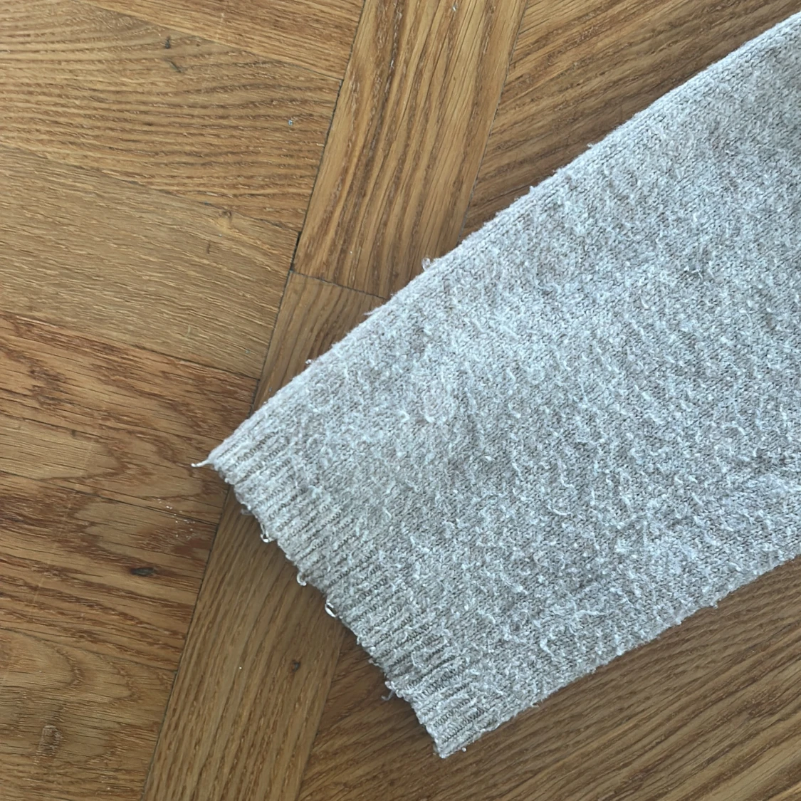 Beige stickad tröja från 157 - 3