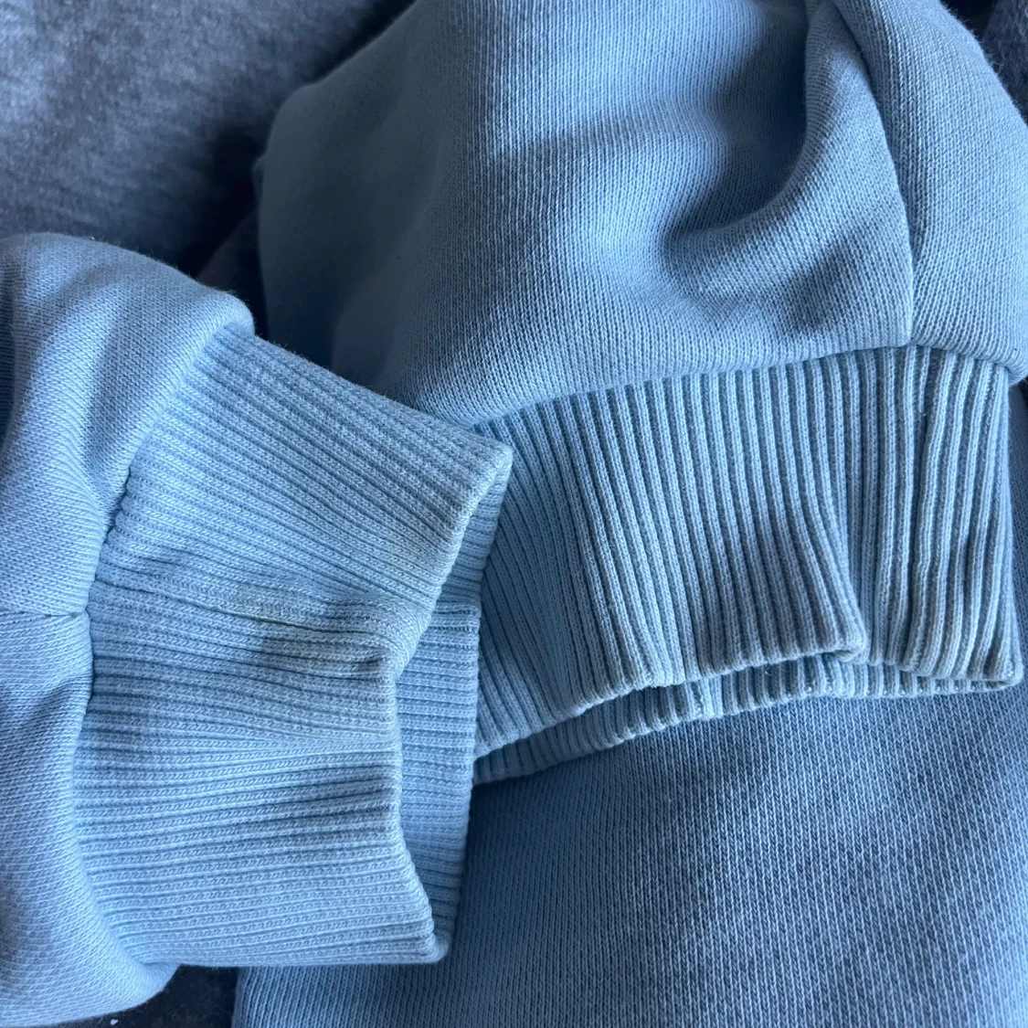 Grå och ljusblå Adidas sweatshirt - 4