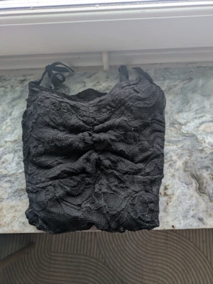 Svart spets linne - Jättefint svart spets linne, som nytt