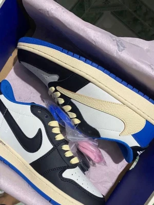 Nike Air Jordan 1 travis scott - Storlek 36-45 finns                                                Leverans 7-14 dagar 