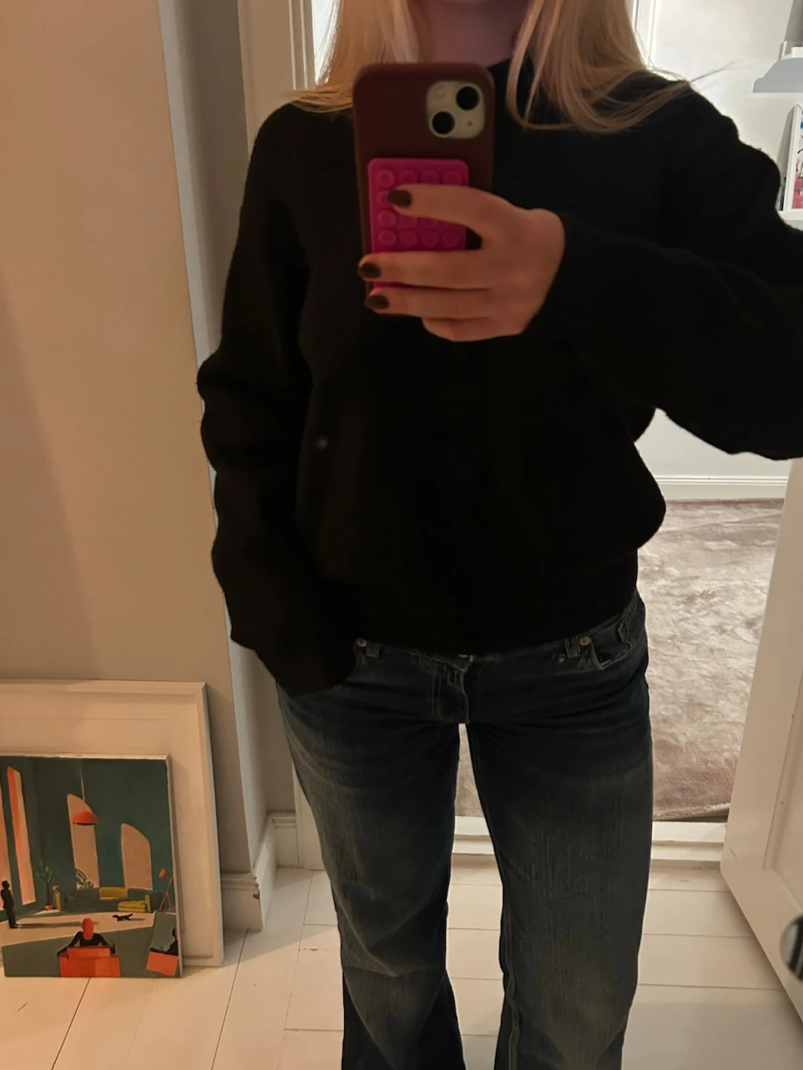 Svart stickad tröja med rund hals