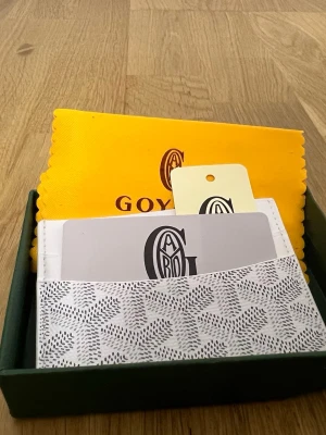 H&M - Helt ny aldrig använt snabb leverans genom 24tim