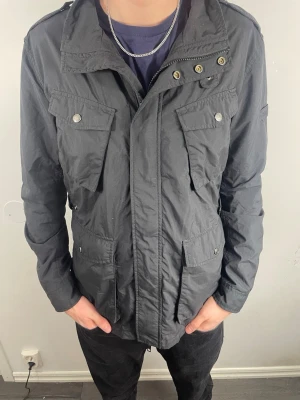 Woolrich jacka  - svart woolrich jacka - Storlek M - Skick 9/10 - Hör av er vid minsta fundering!