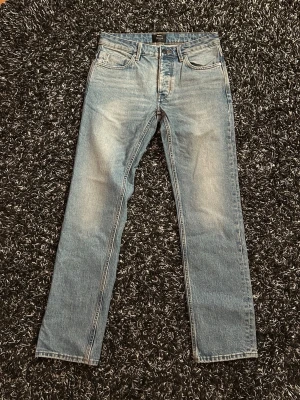 Neuw jeans  - Tjäneritz, säljer nu mina Neuw Jeans som i princip nya. De är storlek 29x32 och tyvärr för liten för mig. Tvekan inte på att höra av dig vid fler frågor🤩