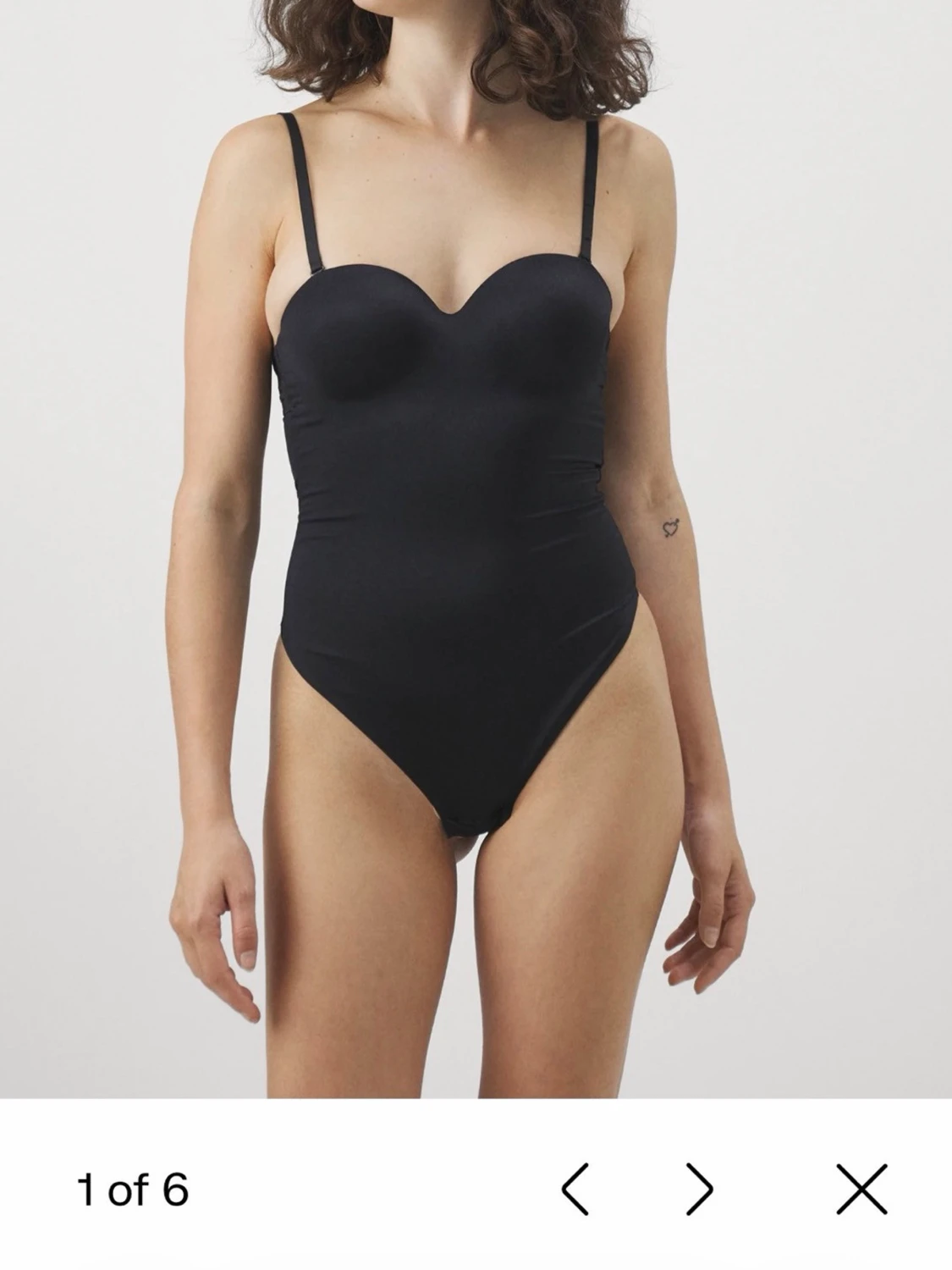 Svart body med tunna axelband - 1