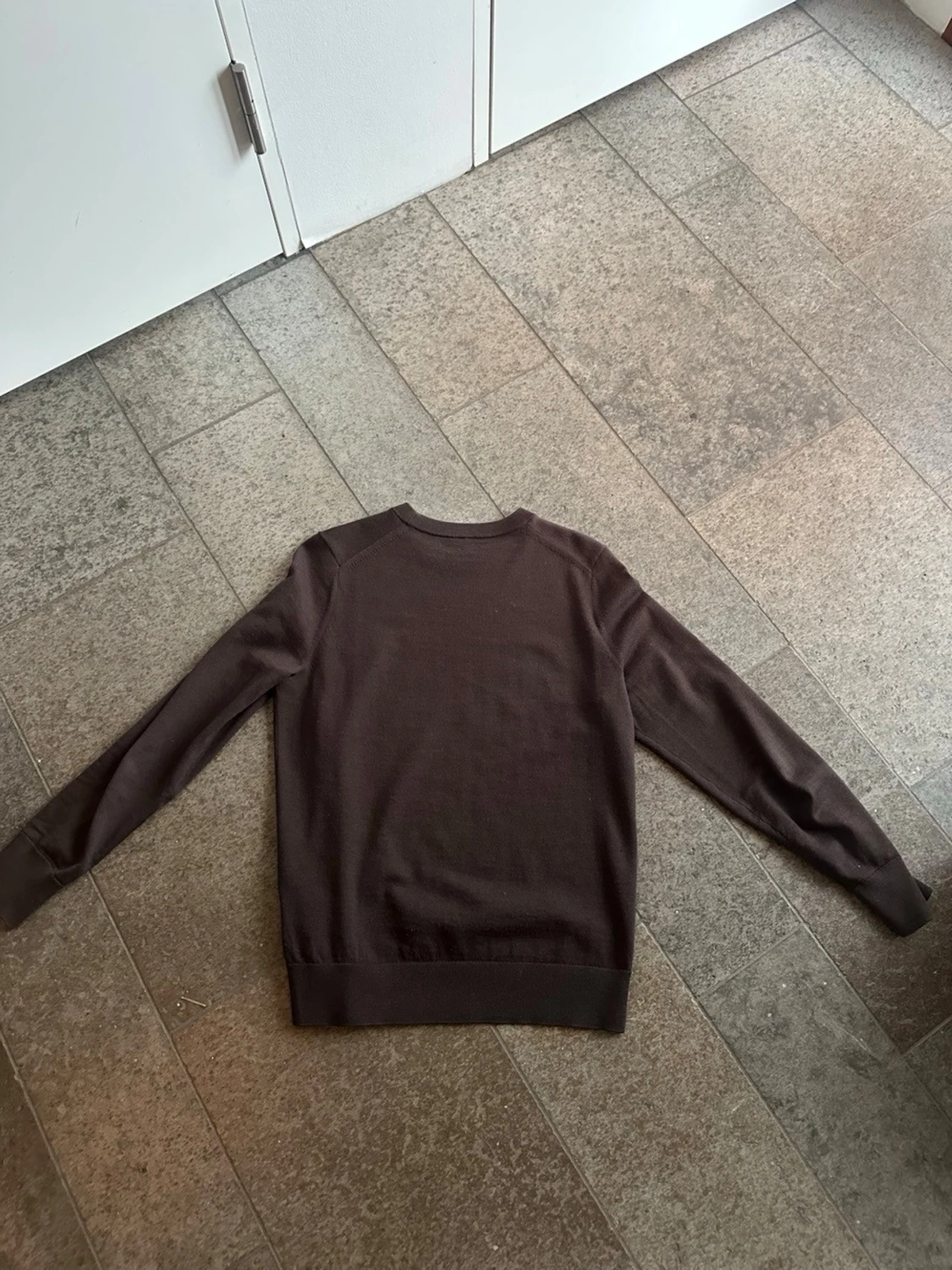 Mörkbrun basic tröja från Arket - 2