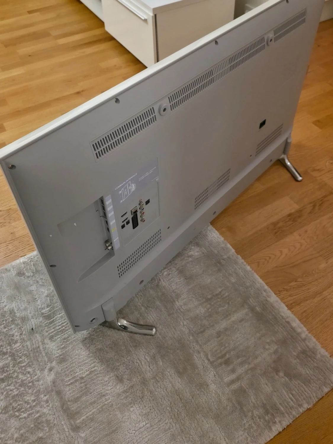 Samsung TV väst på bilderna - 1