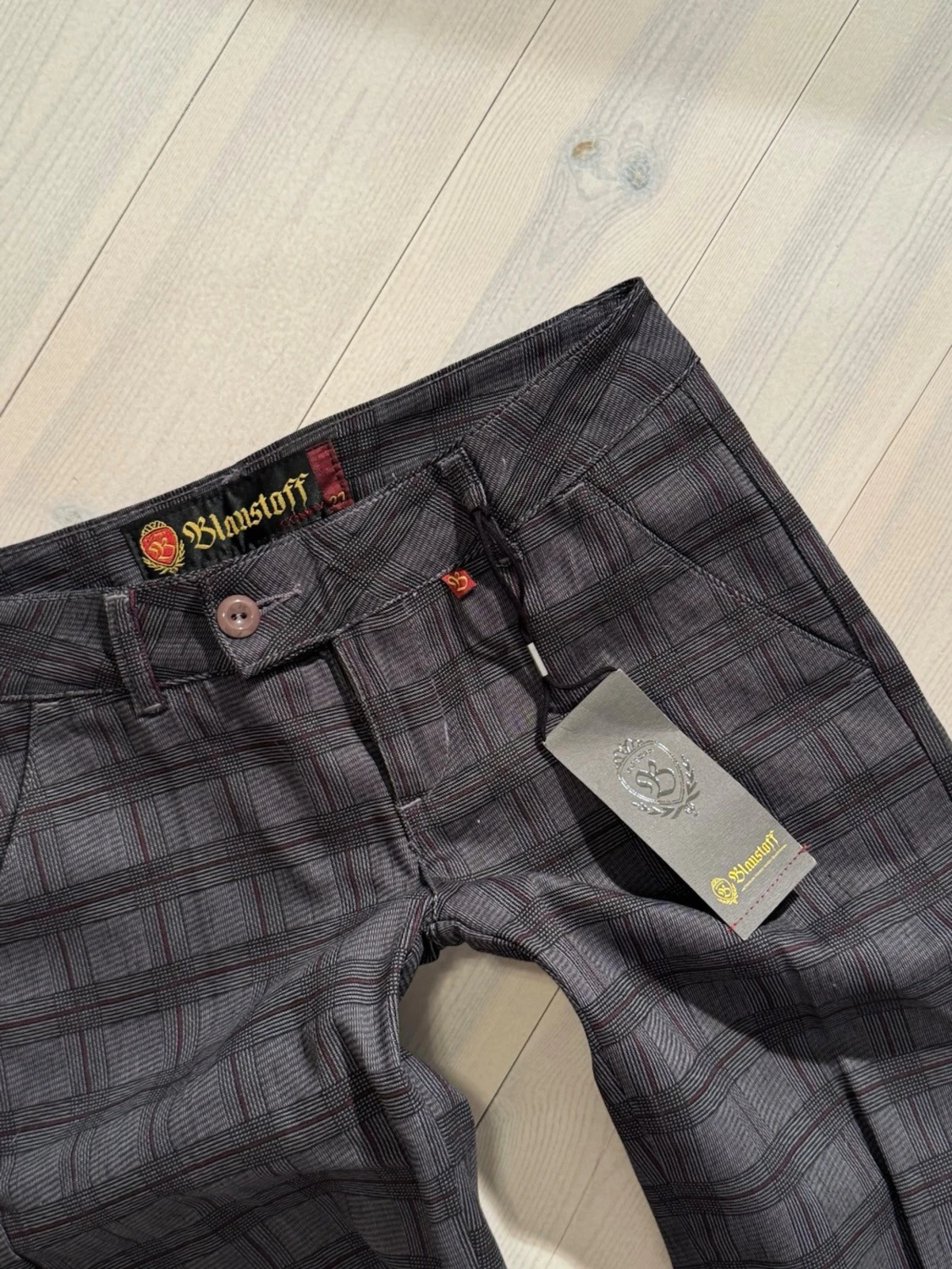 Lågmidjade rutiga kostymbyxor  - 4