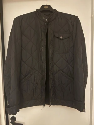 Jacka - En kort herr jacka i fin skick. Knappt använd.