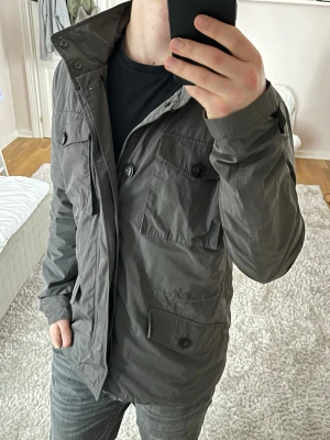 Woolrich Field Jacket  - Woolrich | skick 9/10 | Storlek M | Pris - 1299kr | Modellen är ca 181cm lång | Hör av dig vid minsta fråga eller fundering!!
