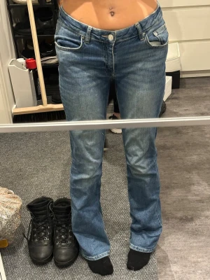 Blå jeans - Snygga jeans från Gina!