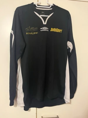 Paita XL - Musta pitkähihainen paita. Koko XL. Kaikai n 55cm, pituus n 68cm. Eläintalous MMM, lisätietoja saa kysymällä Katsothan myös muut ilmoitukseni Tarjoa 