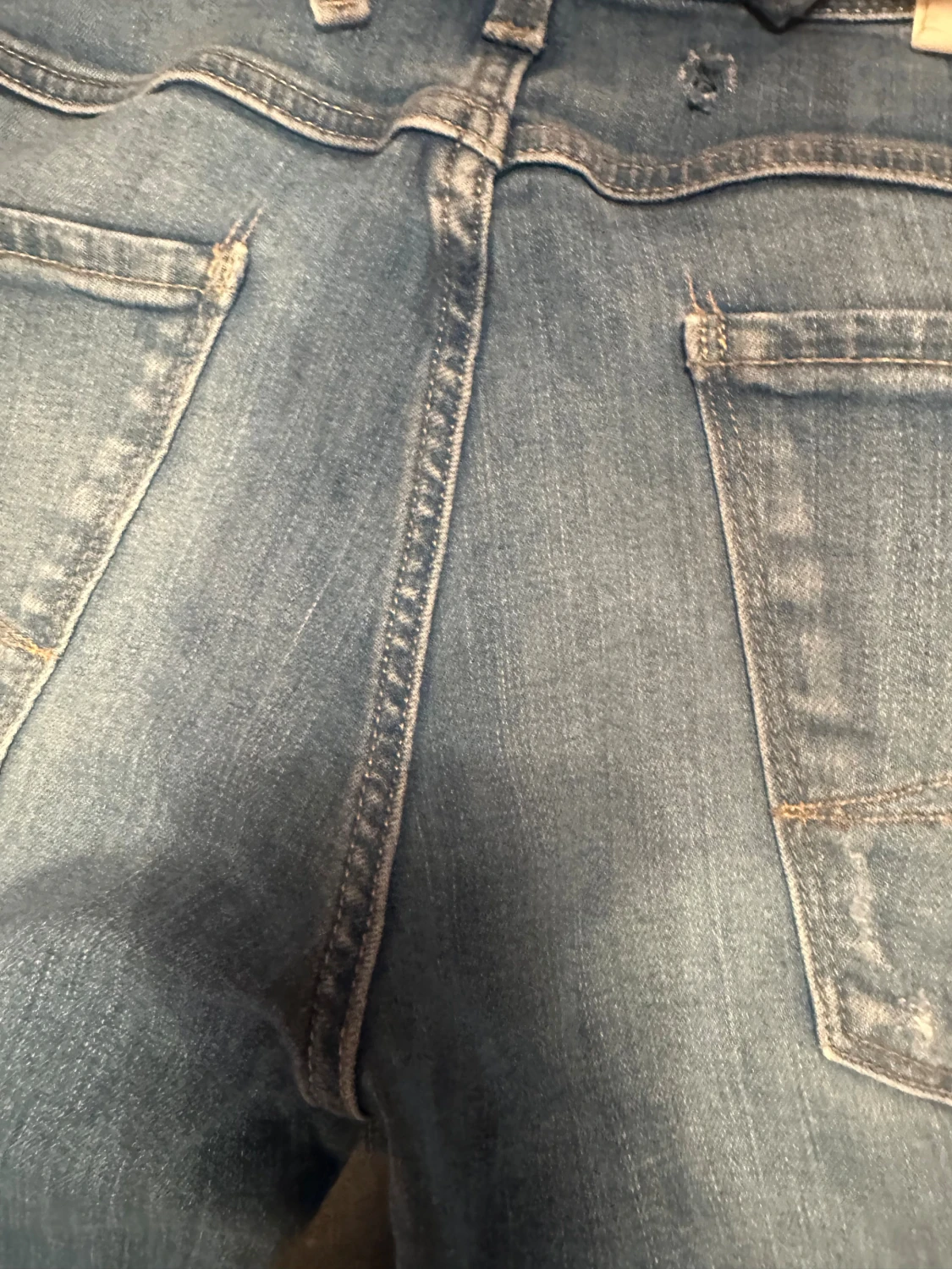 Ljusblå slim jeans med slitningar - 1