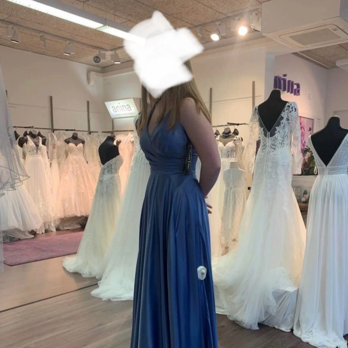 Blå långklänning i satin med snörning - 3