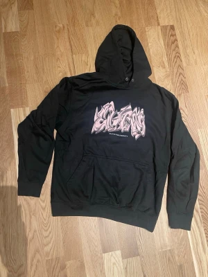 This is a black hoodie with graphic  - Använd en gång. Passar inte längre  print ”ELATED FOR ETERNITY"