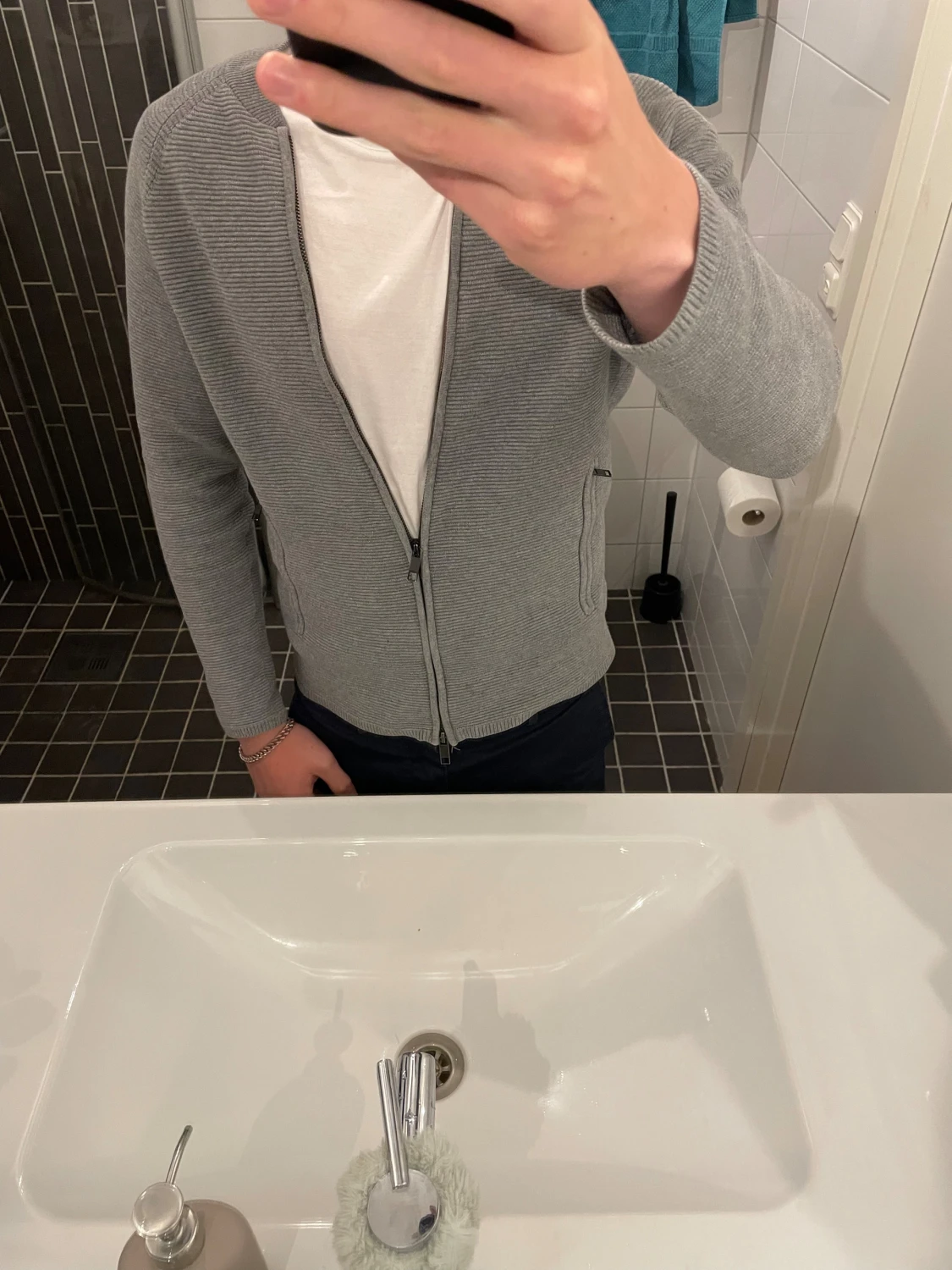 Grå fullzip från J.Lindeberg i storlek S - 2