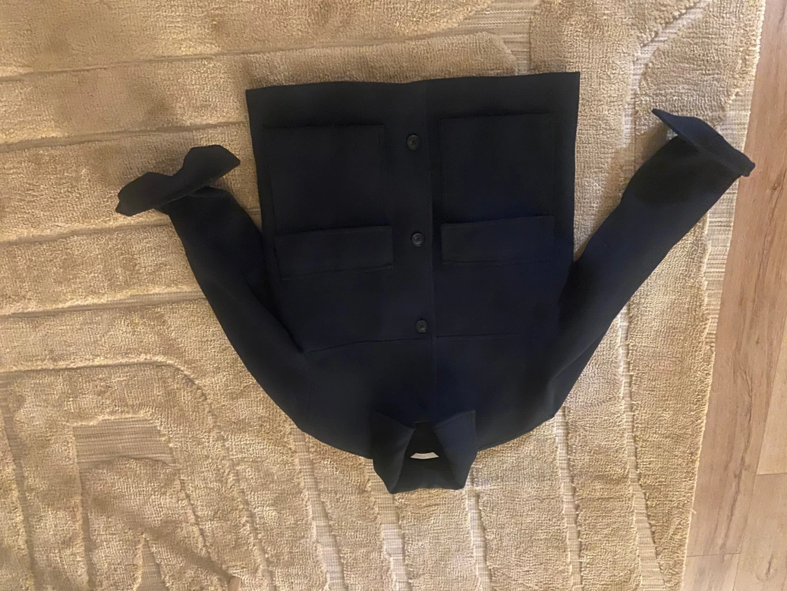 Mörkblå ull overshirt med stora fickor - 1