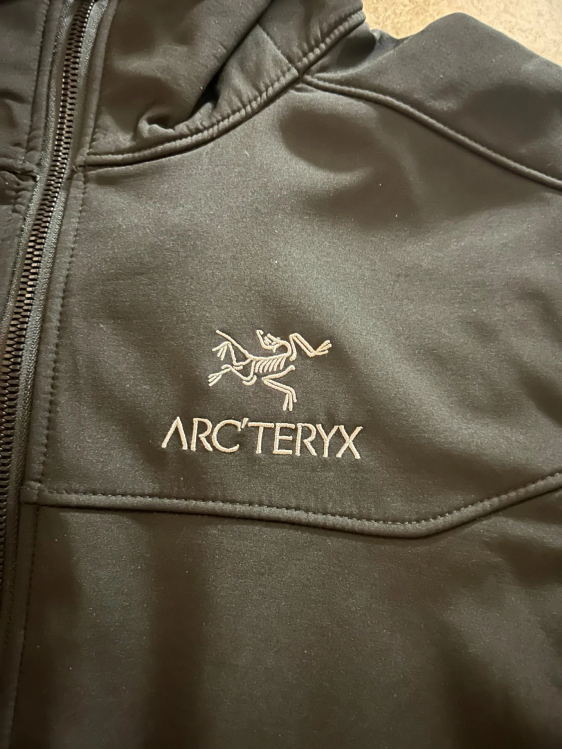 Svart vindjacka från Arcteryx  - 1